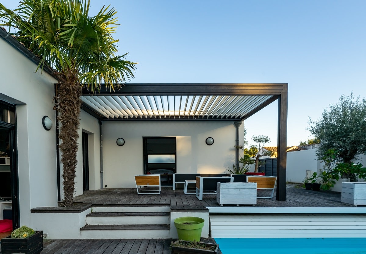 Energy Efficiency with Adjustable Louvre Roof Panels