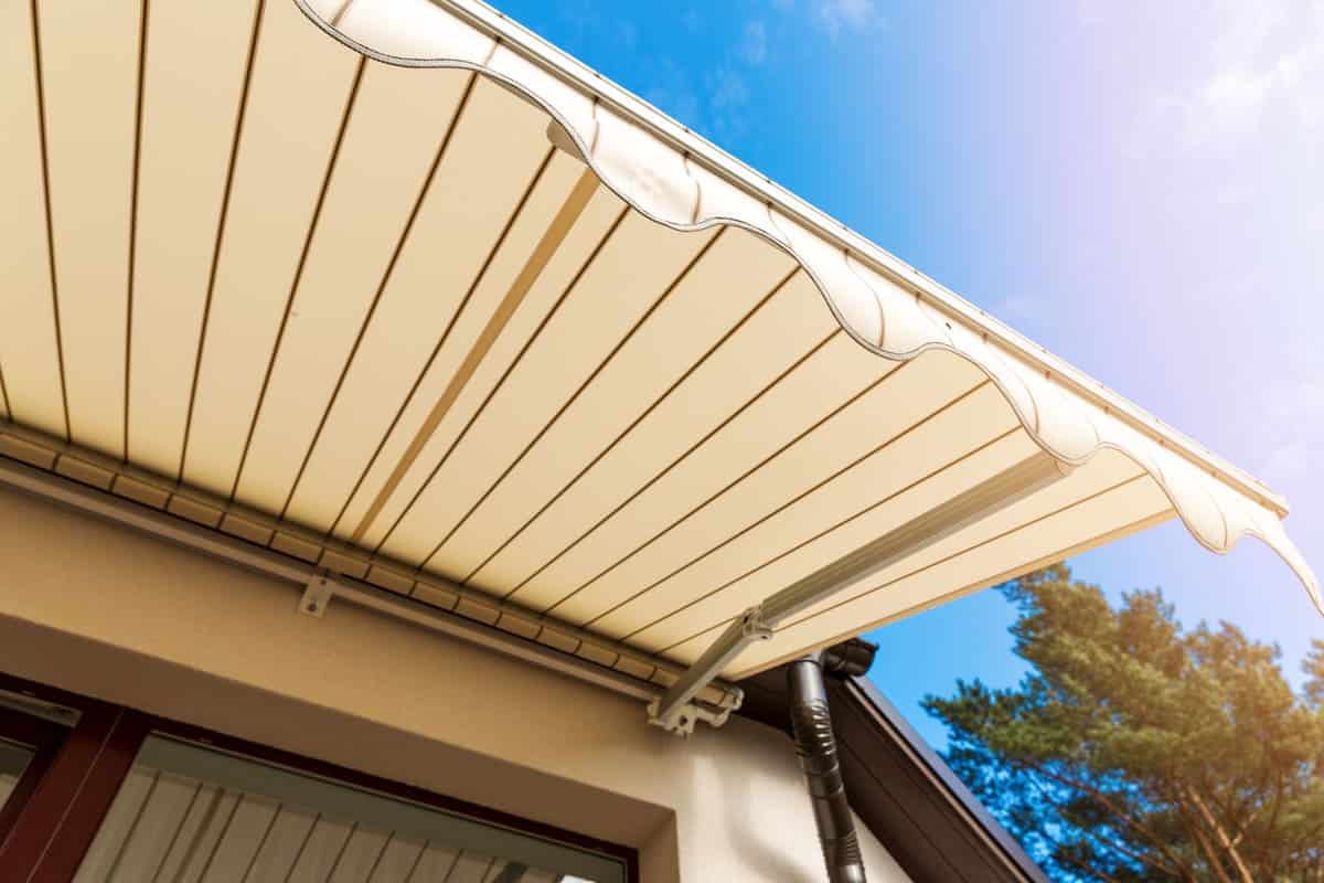 Comparing Manual and Motorized Paravento Awnings
