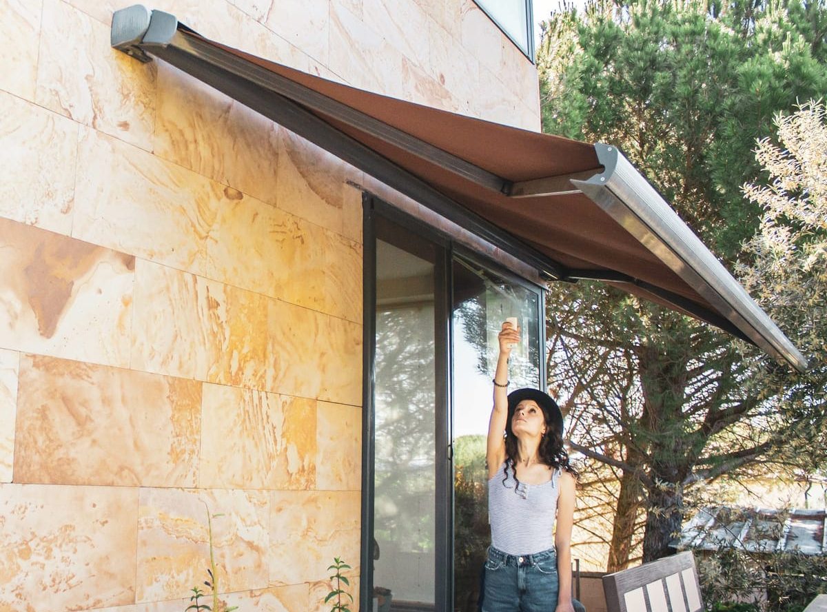 Comparing Weinor Vertical Awnings and Standard Blinds